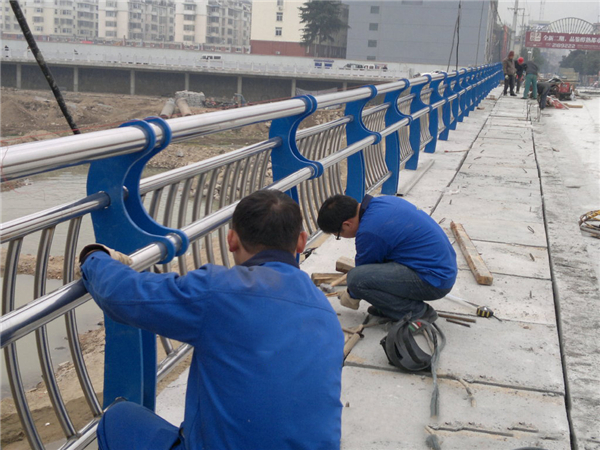 黄石不锈钢河道护栏的特性及其在城市景观中的应用