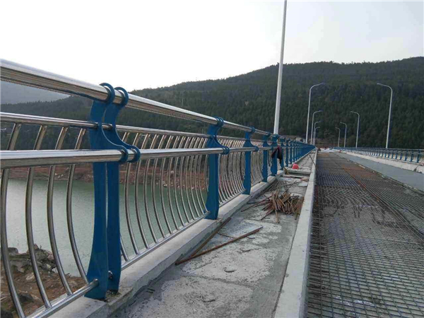 黄石不锈钢桥梁护栏防腐措施的重要性及实施策略